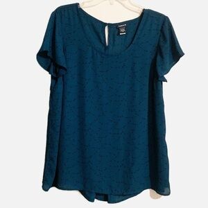 Torrid Chiffon Sheer Loose Flowing Ruffle Sleeves Dark Green Star Print. M/L